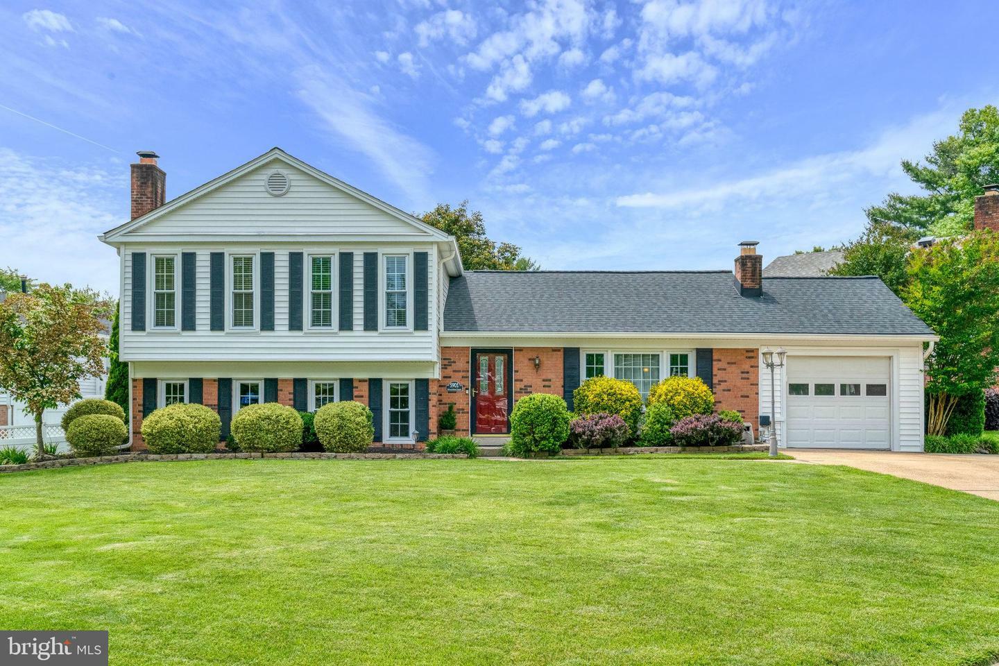 Property Photo: 5901 Wivenhoe Court VA 22315