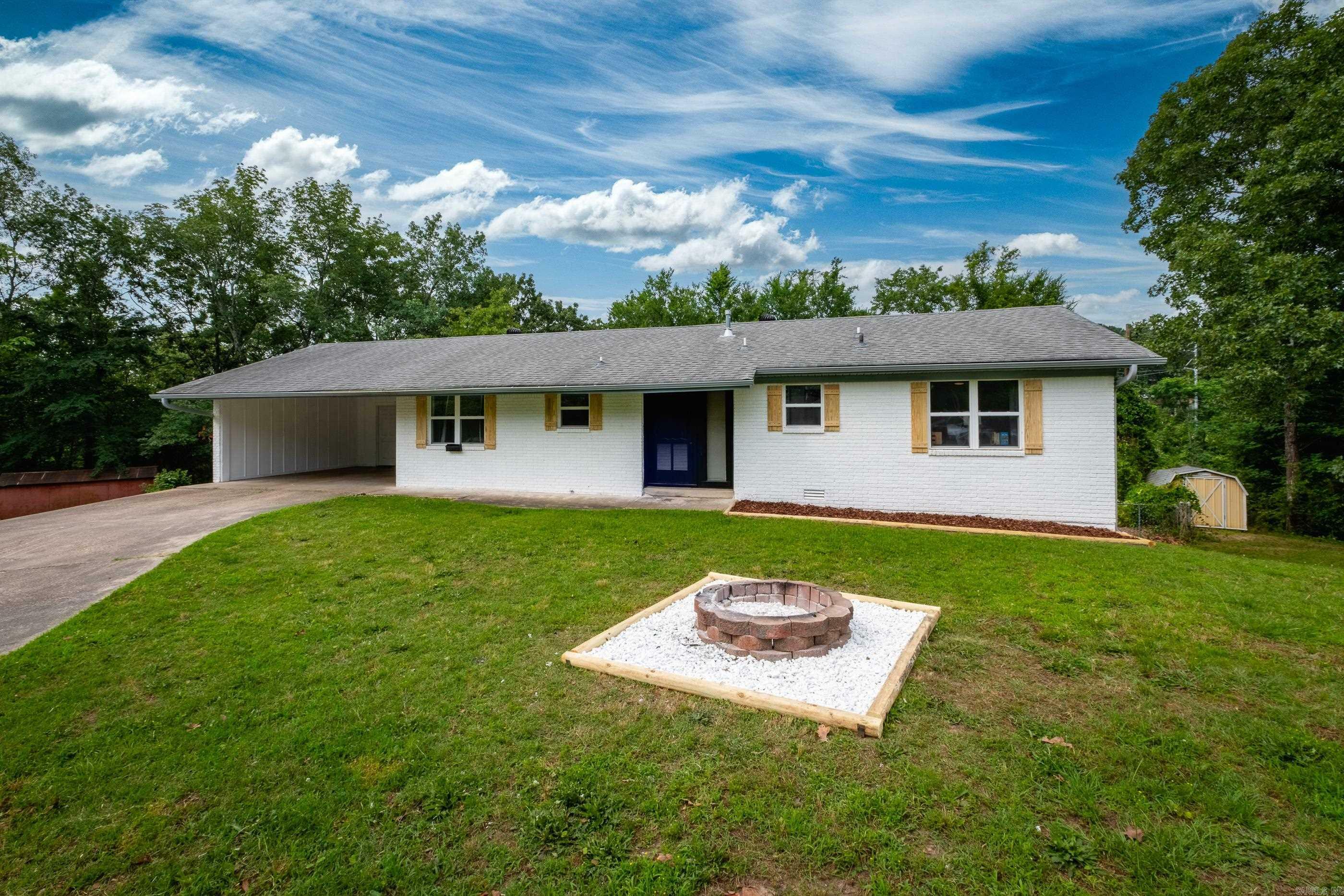 Property Photo: 4605 N Cedar AR 72116