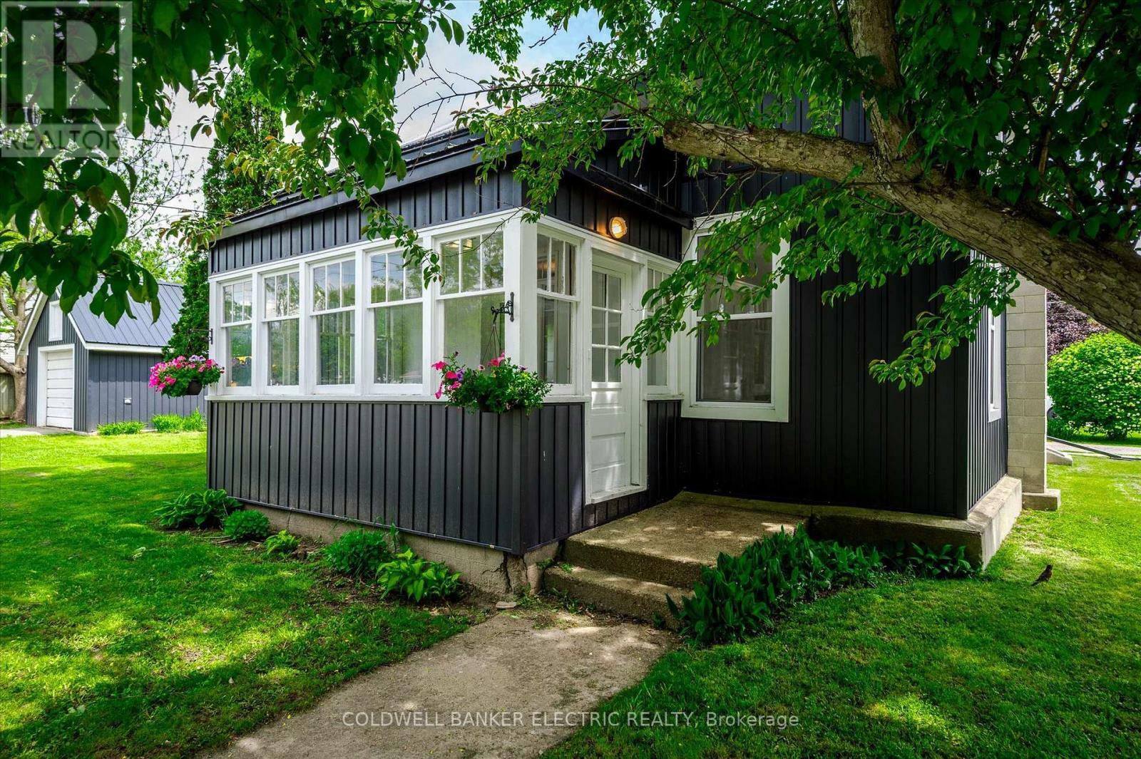Property Photo:  65 Queen Street  ON K0L 2V0 