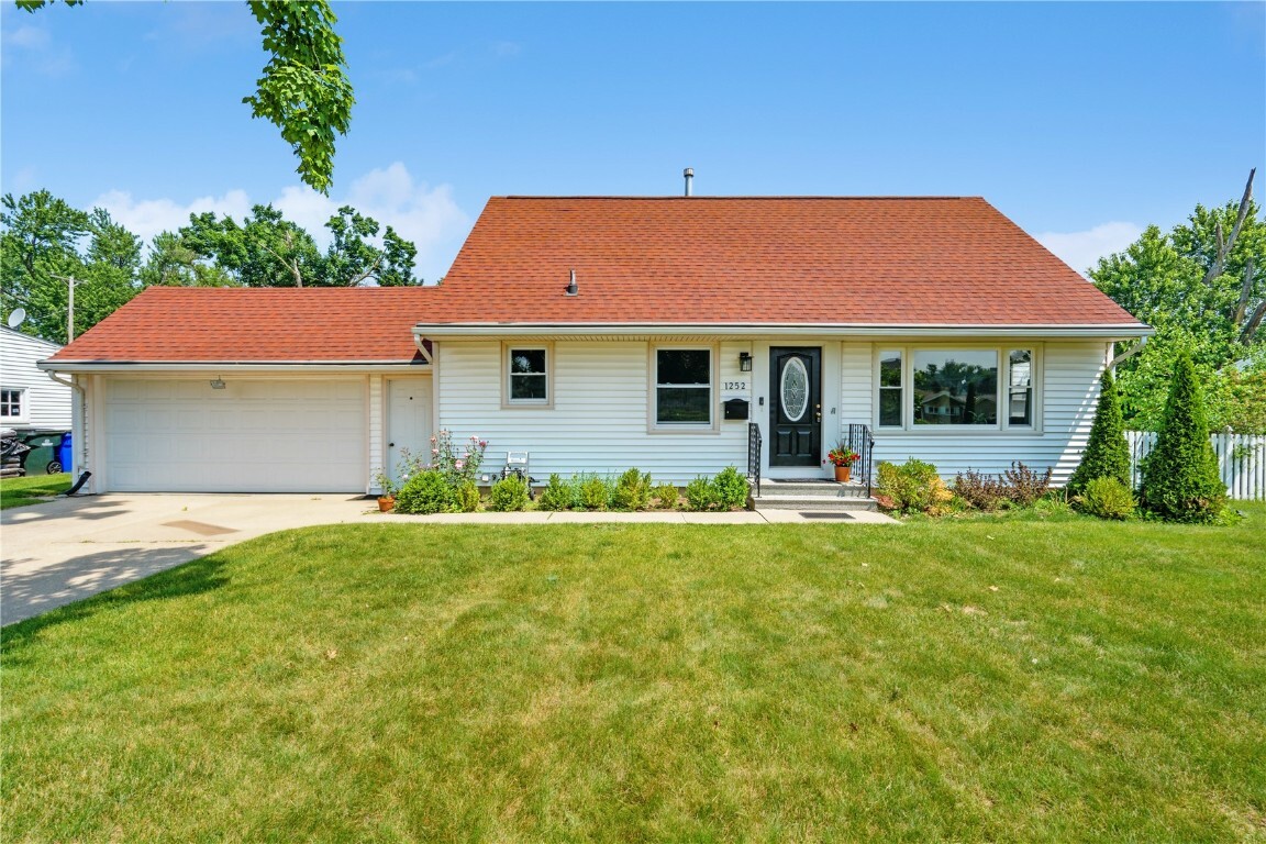 Property Photo: 1252 29th Street IA 52402
