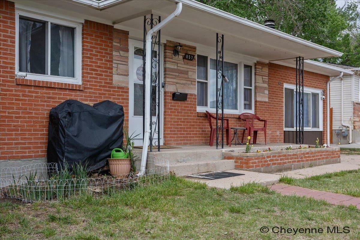Property Photo: 857 Cleveland Ave WY 82001