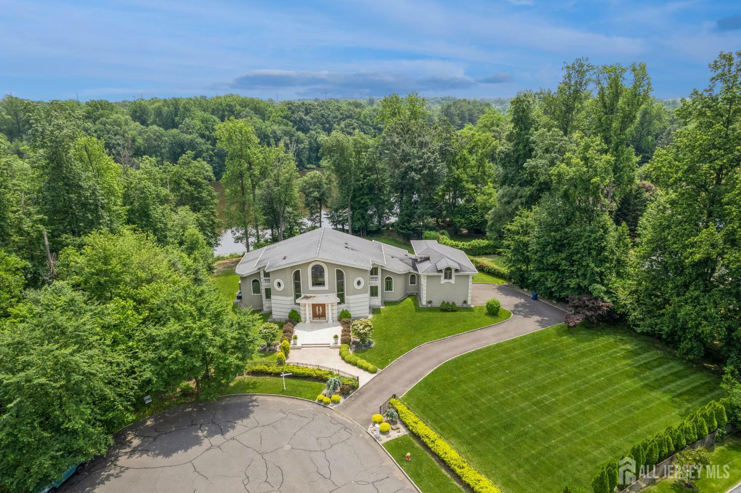 Property Photo:  27 Mare Haven Court  NJ 08902 
