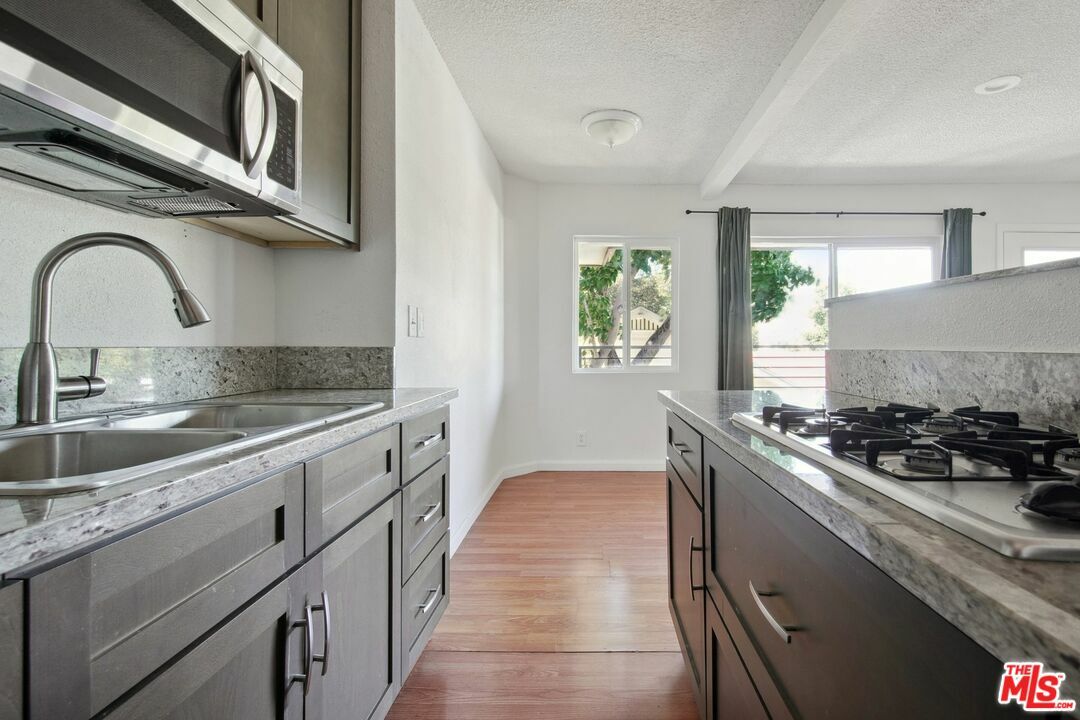 Property Photo: 6612 De Longpre Ave CA 90028