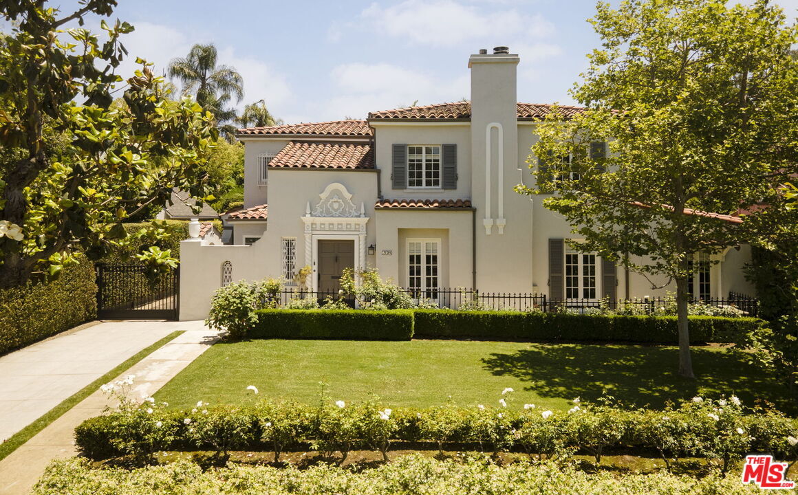 Property Photo:  204 S Plymouth Blvd  CA 90004 