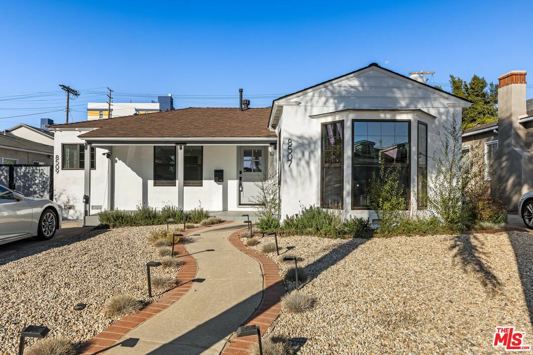 Property Photo: 8507 Naylor Ave CA 90045