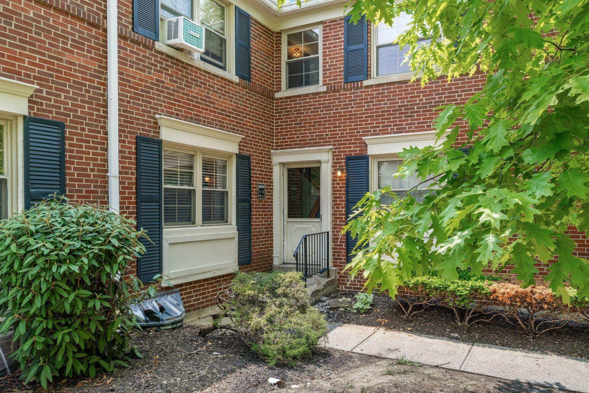 Property Photo:  1775 Northwest Court  OH 43212 