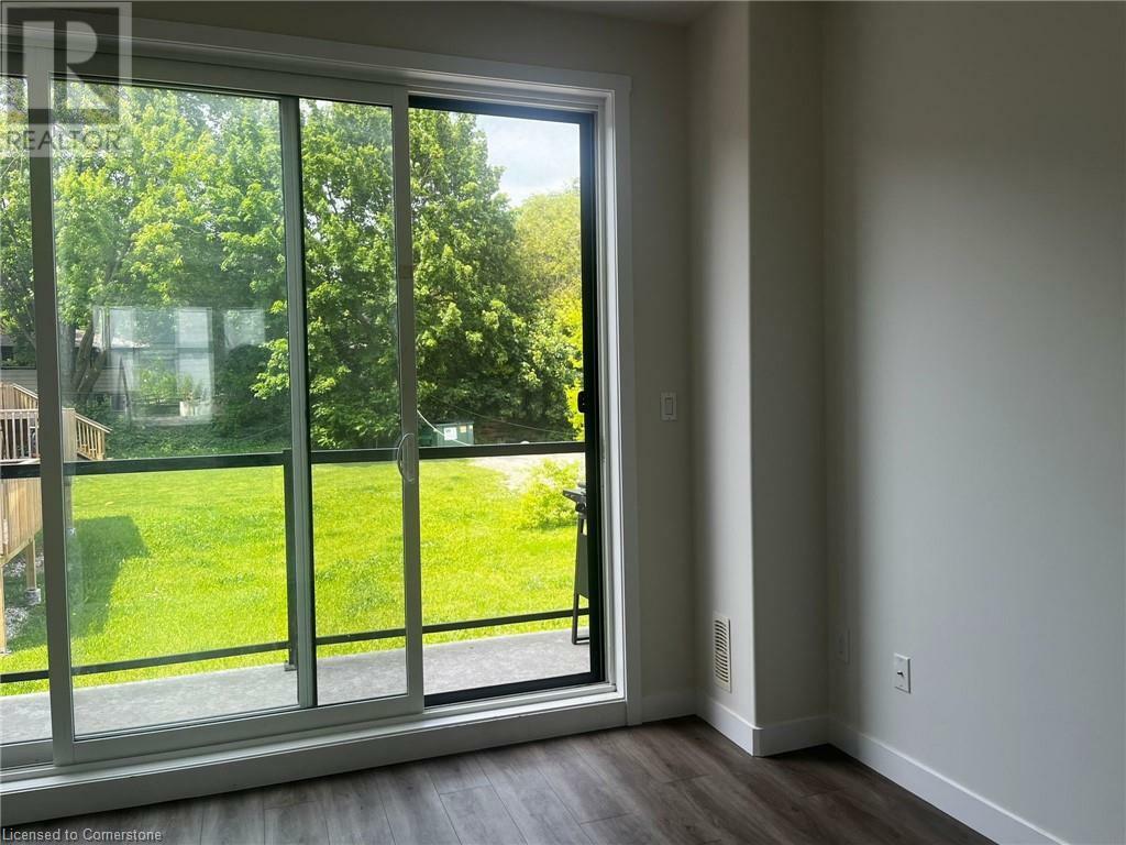 Property Photo: 650 Victoria Street South C ON N2H 5G1