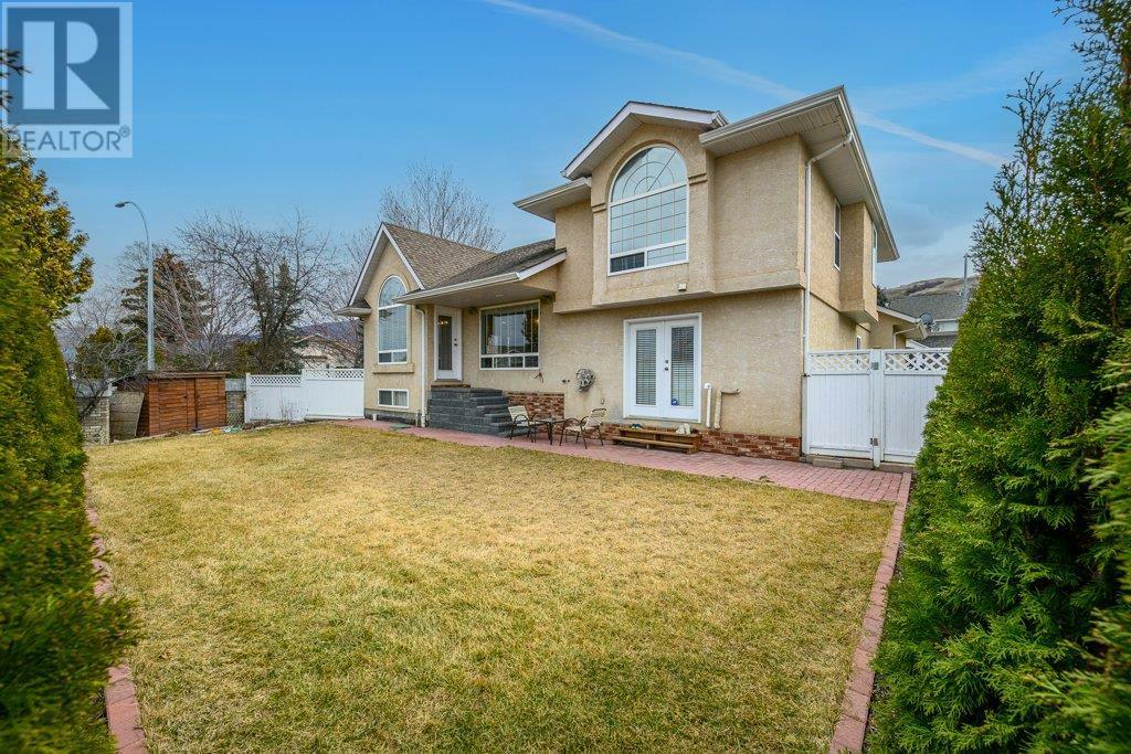 Property Photo: 974 Mt. Beaven Place BC V1B 2Y8