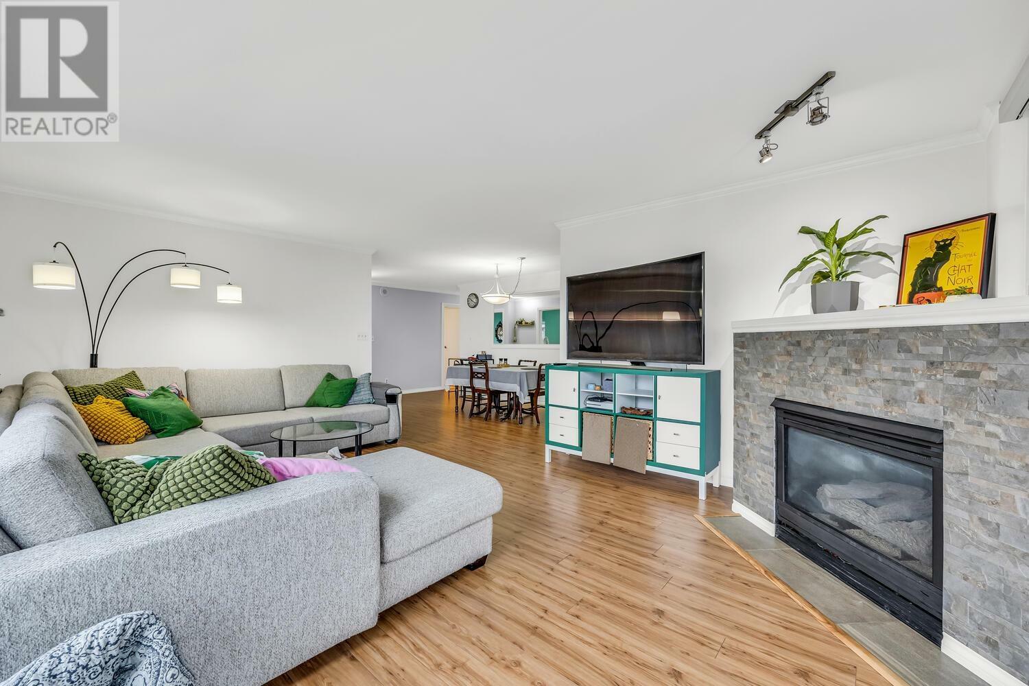Photo de la propriété: 98 Tenth Street 606 BC V3M 6L8