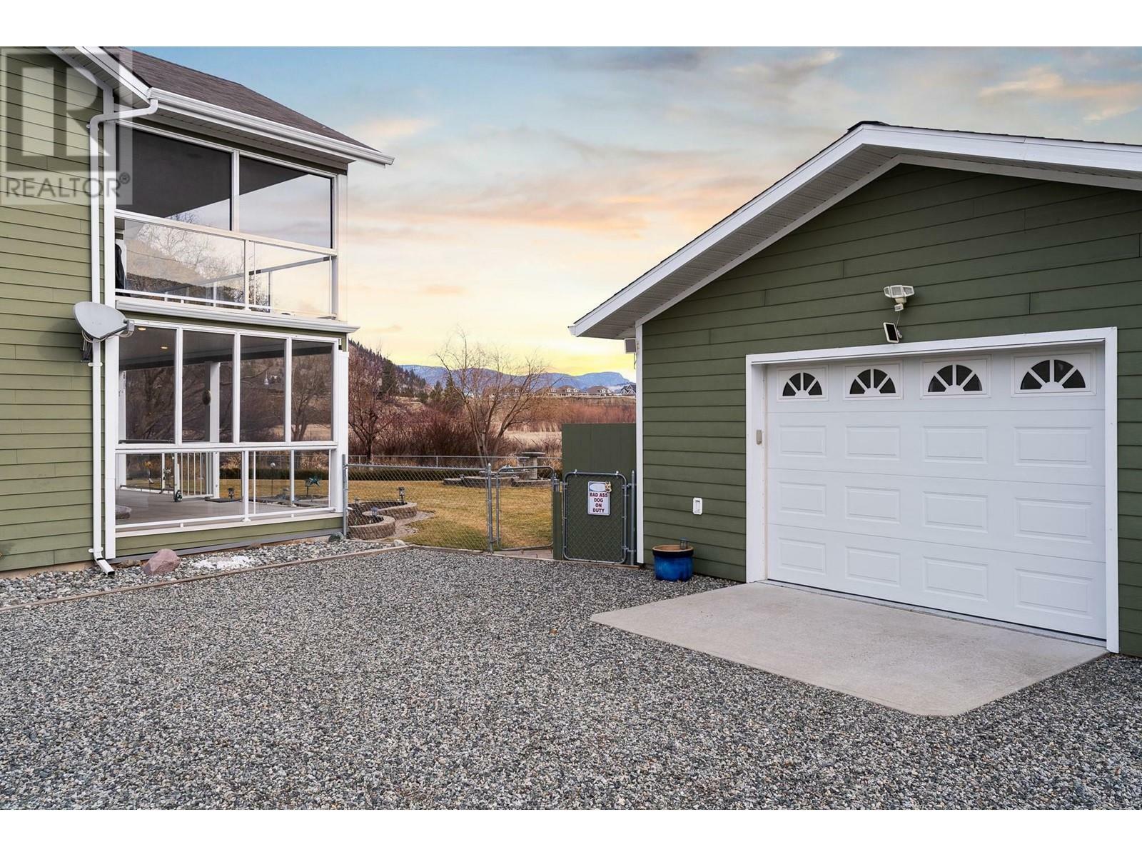 Photo de la propriété:  2477 Burgess Avenue  BC V1K 1R3 