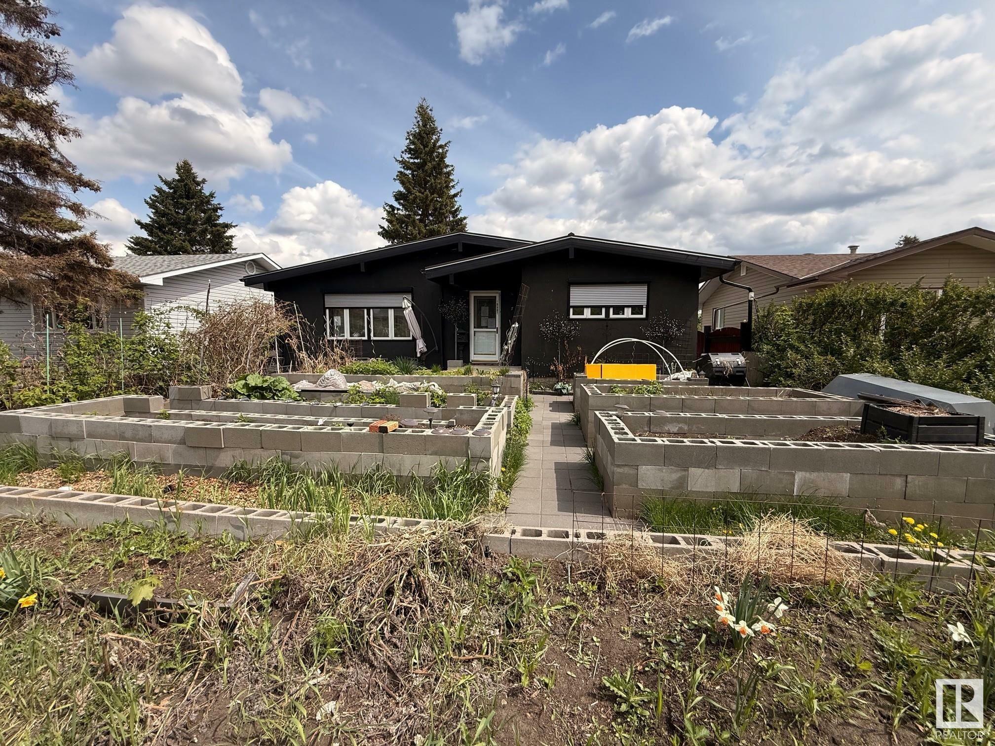 10807 31 Street NW  Edmonton AB T5W 1W6 photo