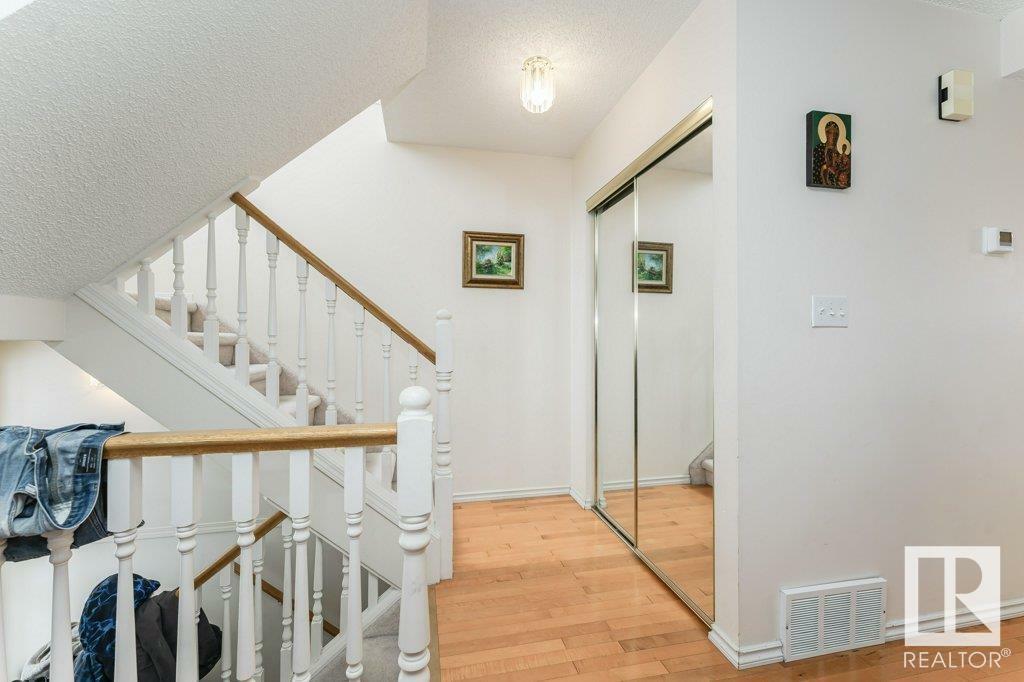 Photo de la propriété:  11115 9 Avenue NW 124  AB T6J 6Z1 