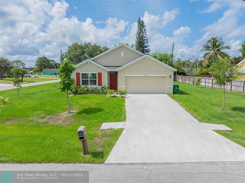 Property Photo: 2901 SW Boxwood Circle FL 34953