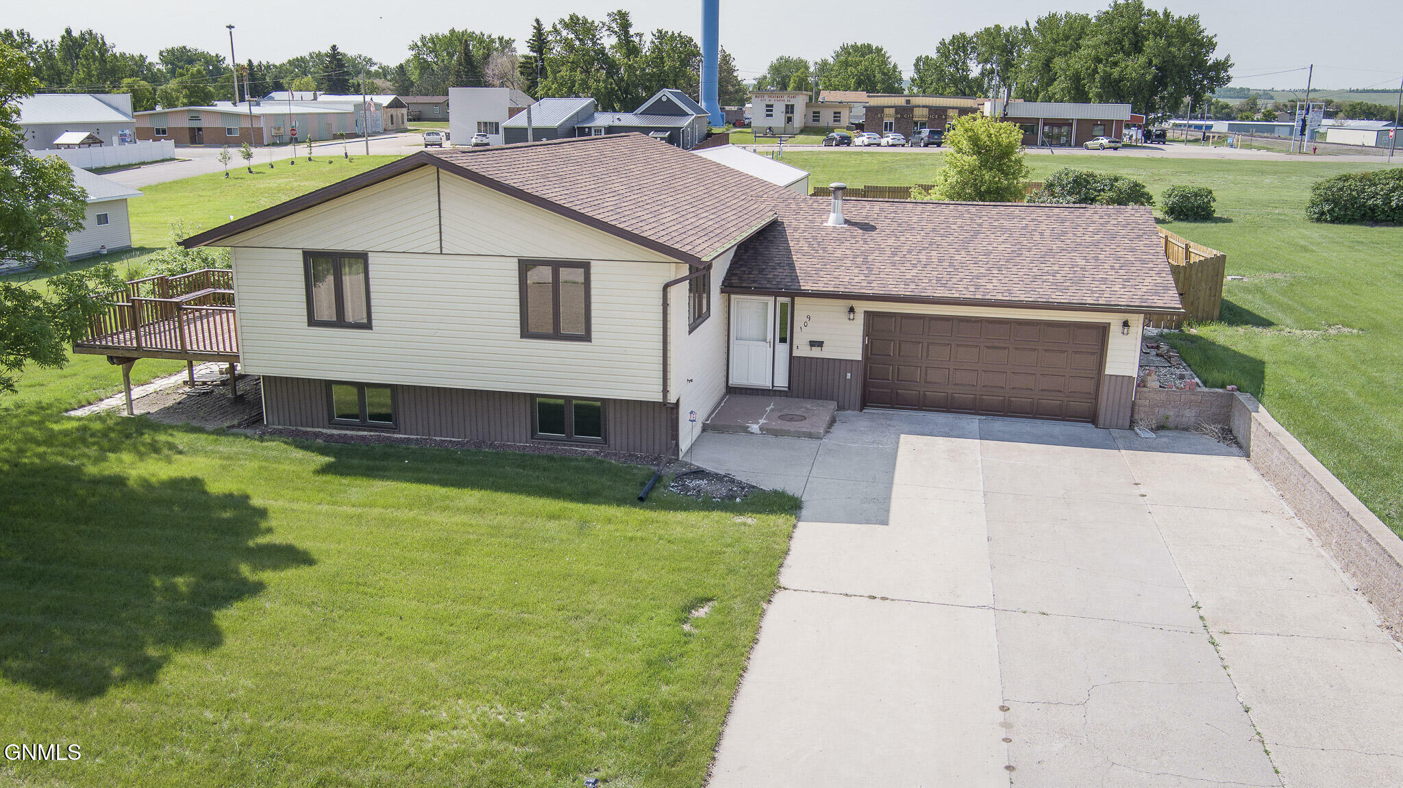 Property Photo:  109 Lamborn Avenue  ND 58571 