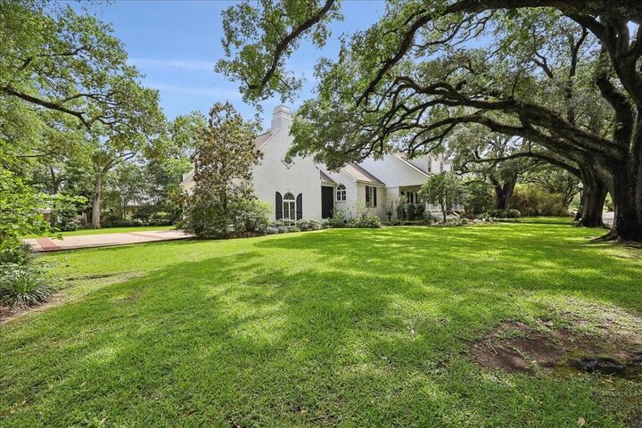 Property Photo: 1007 Pine Avenue TX 77630