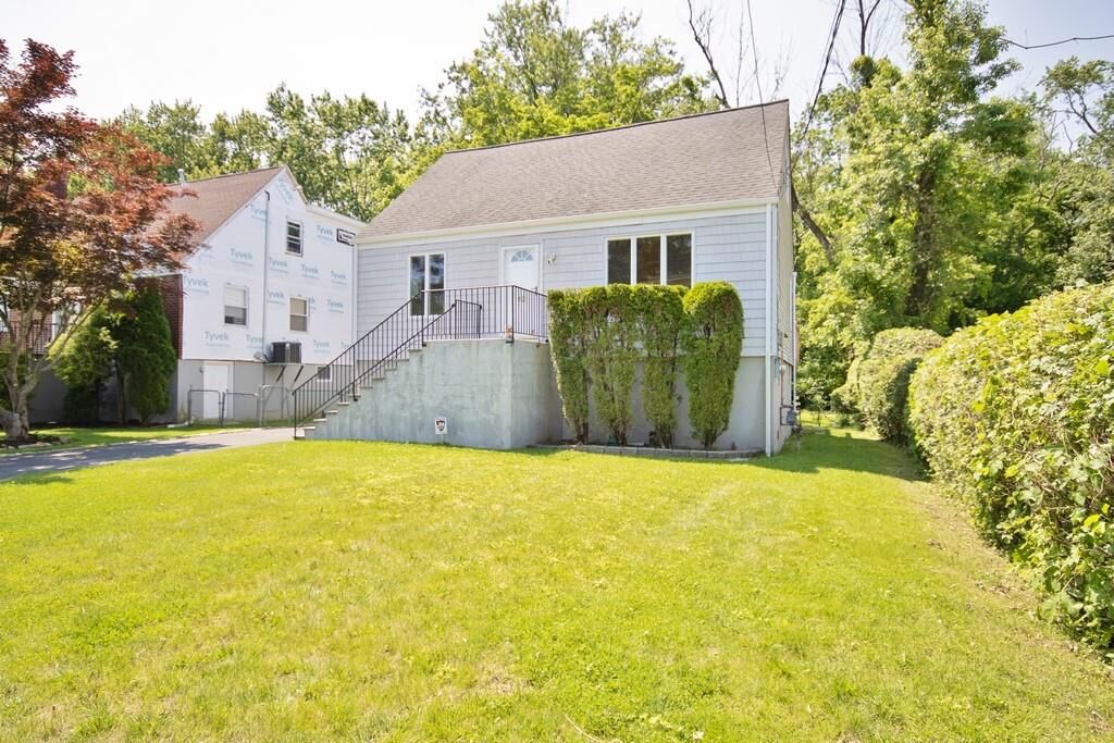 Property Photo:  12 Babbitt Court  NY 10523 