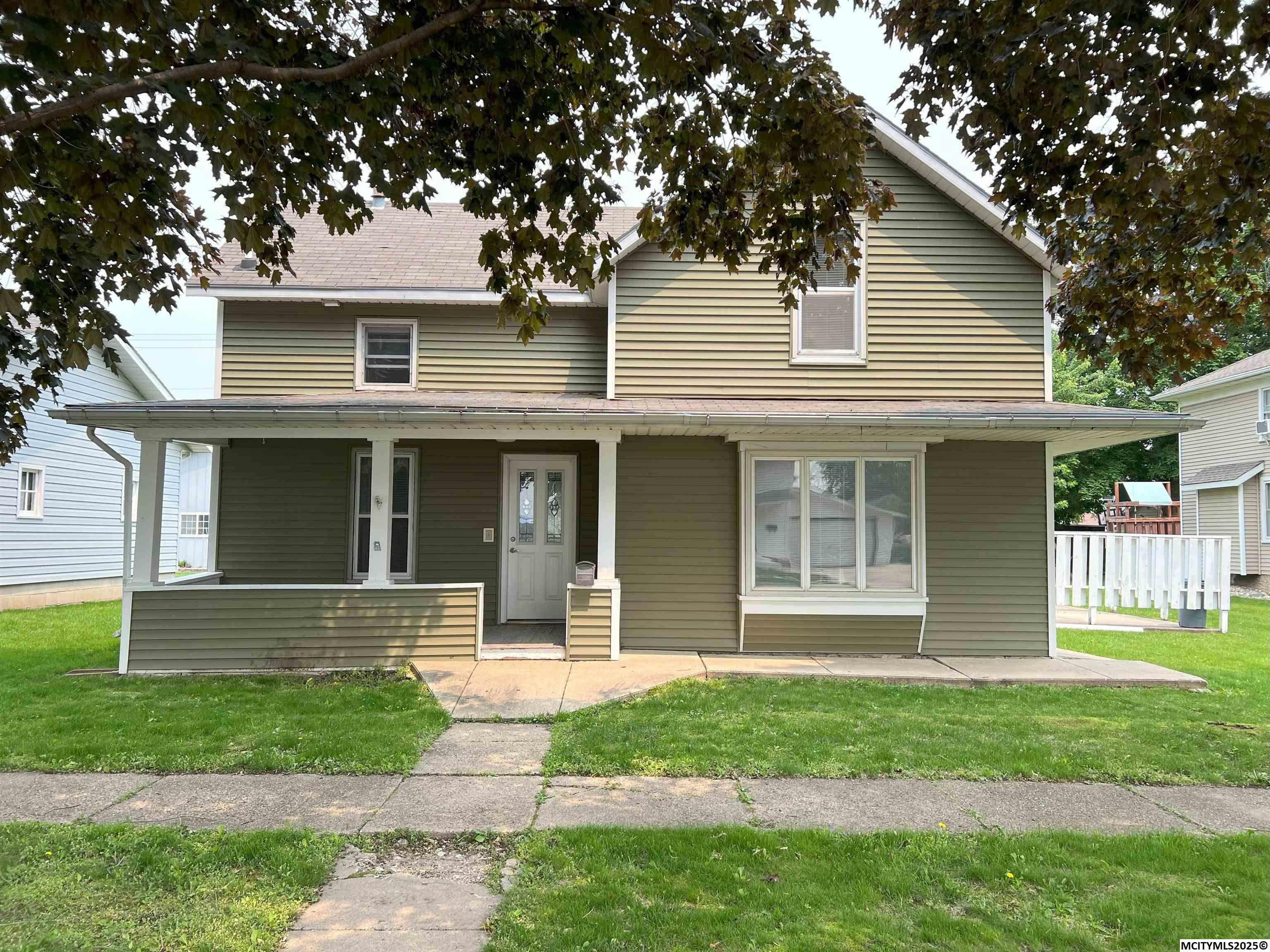 Property Photo: 1119 State St IA 50461