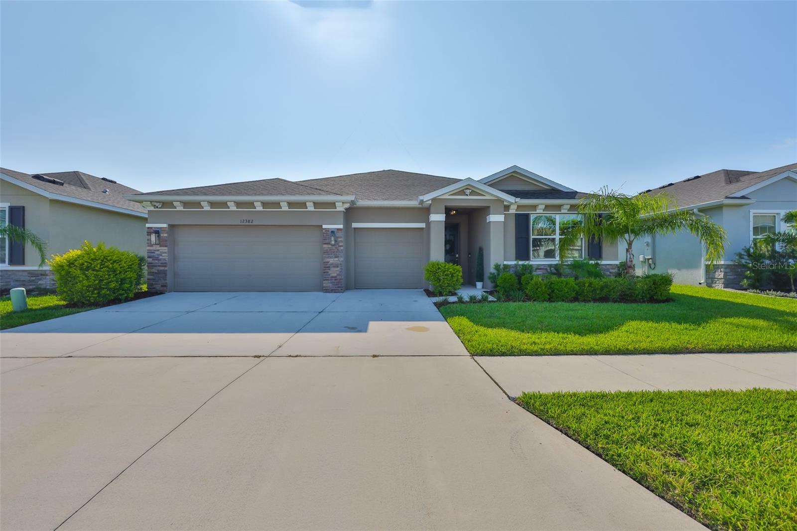 Property Photo:  12382 Shining Willow Street  FL 33579 