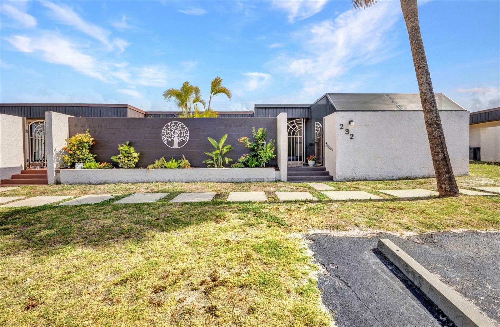 Property Photo:  232 W Henry Street  FL 33950 
