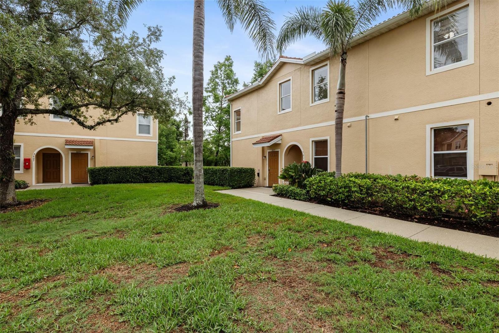 Property Photo: 3613 Parkridge Circle 11-201 FL 34243