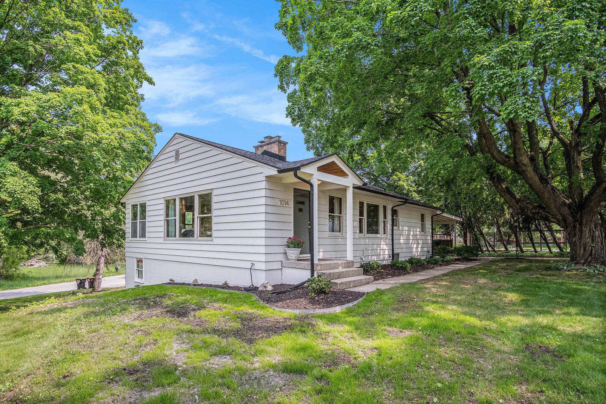 Property Photo: 1014 Cutter Parkway SE MI 49546