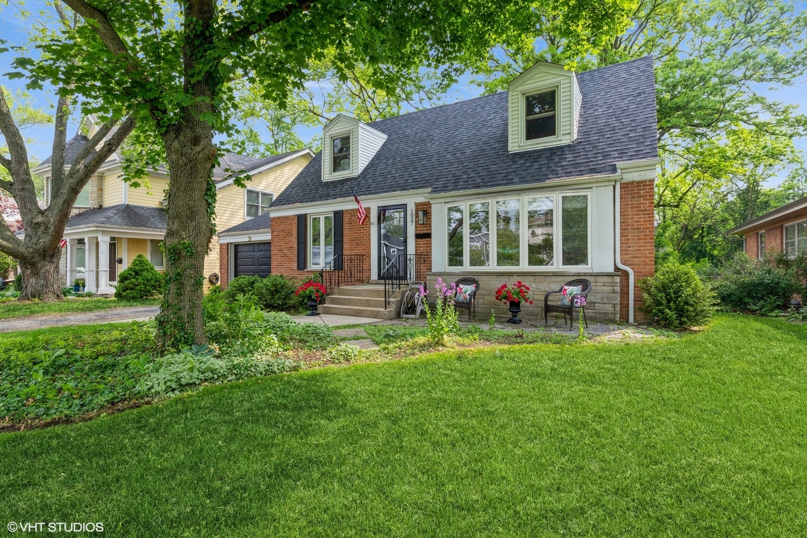 Property Photo: 1037 Cedar Lane IL 60062