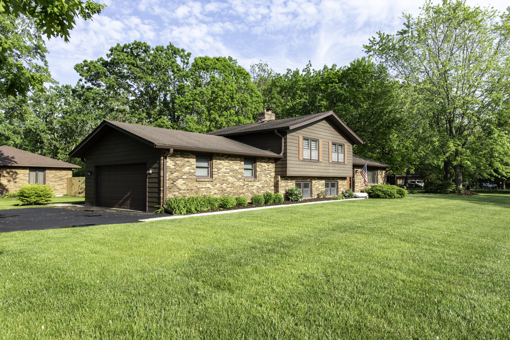 Property Photo: 1401 Funderburk Drive IL 60096