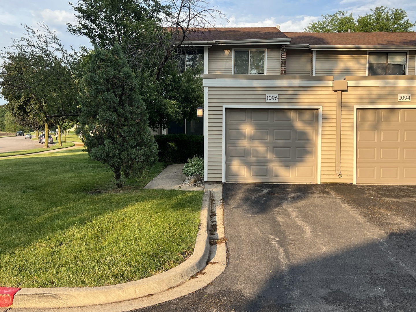Property Photo: 1096 Cascade Drive IL 60506