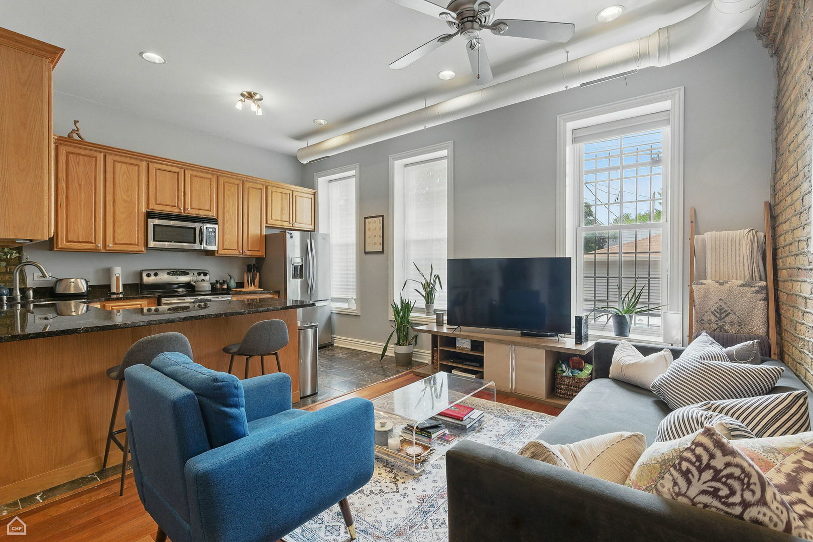 Property Photo: 2212 N Campbell Avenue 1D IL 60647
