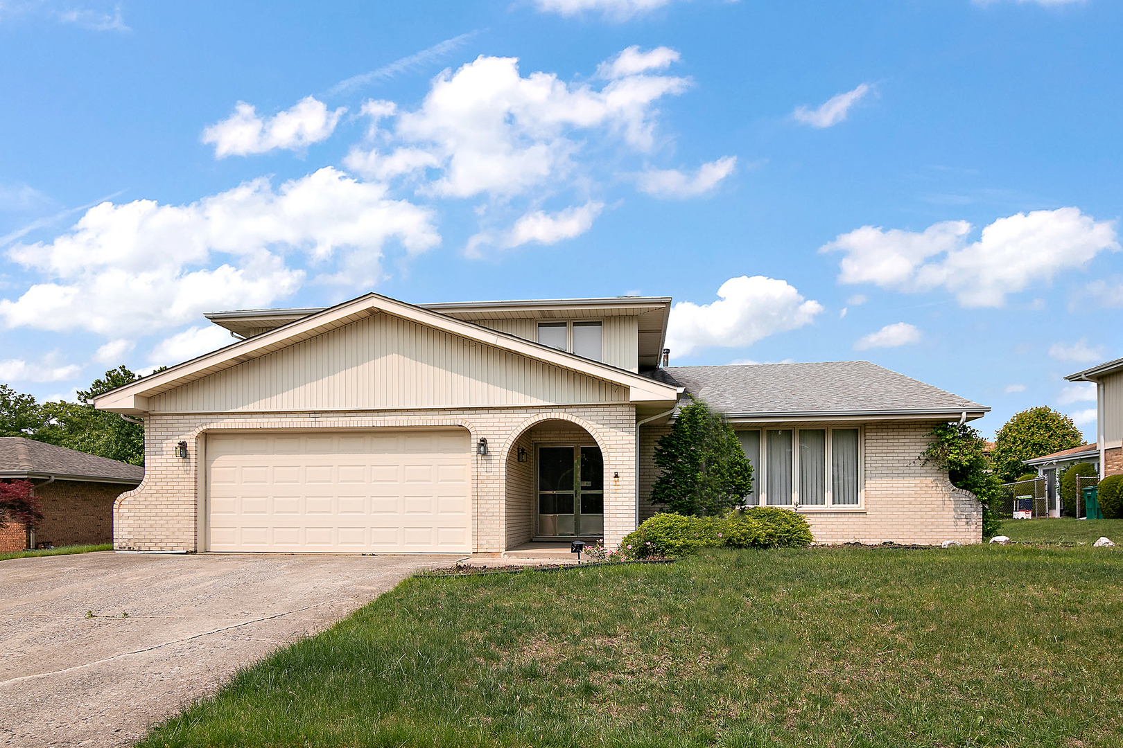 Property Photo: 14216 Trenton Avenue IL 60462