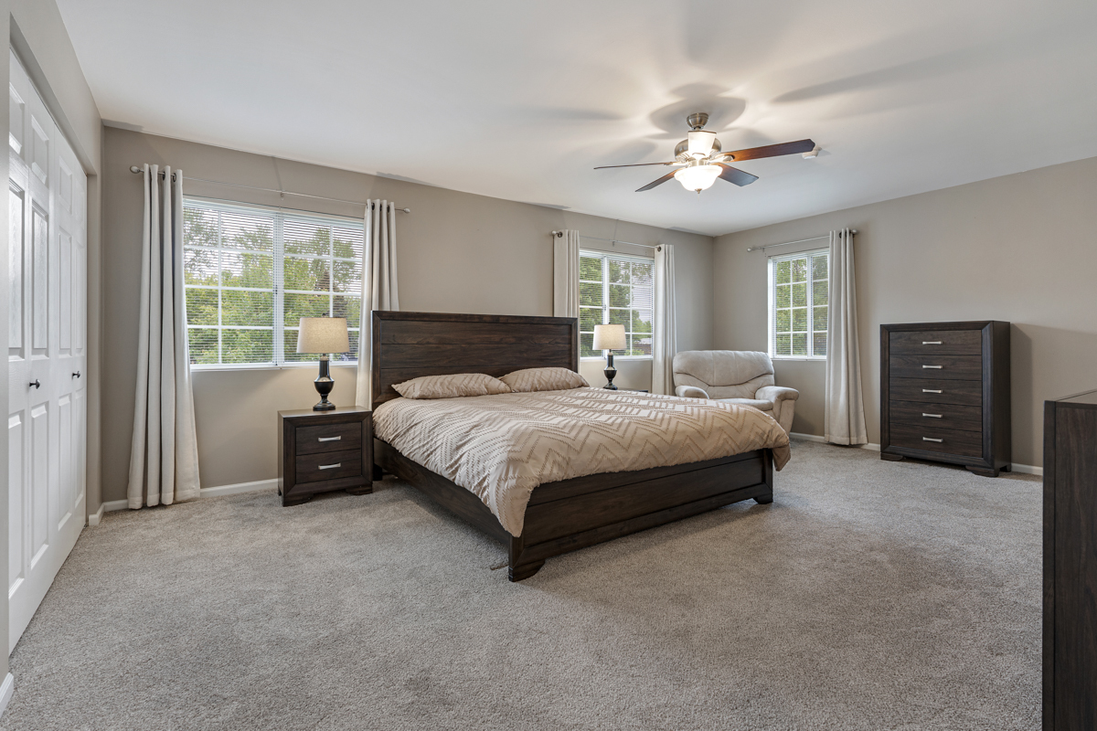 Property Photo:  1 W Pheasant Trail  IL 60156 