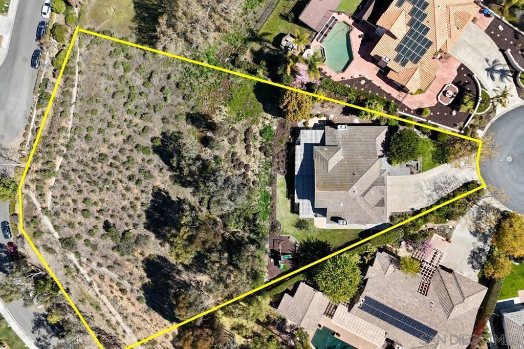 Property Photo: 1597 Parkview Dr CA 92081