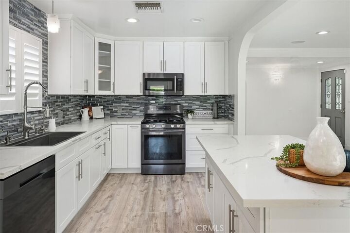 Property Photo: 11166 Amestoy Avenue CA 91344