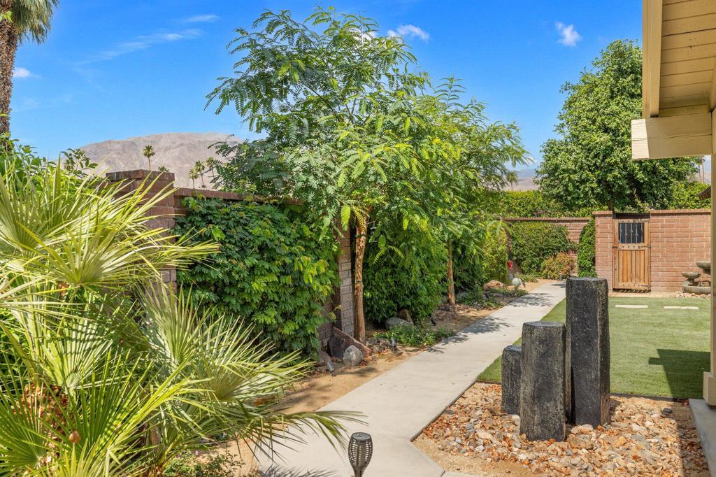 132 Castellana W  Palm Desert CA 92260 photo