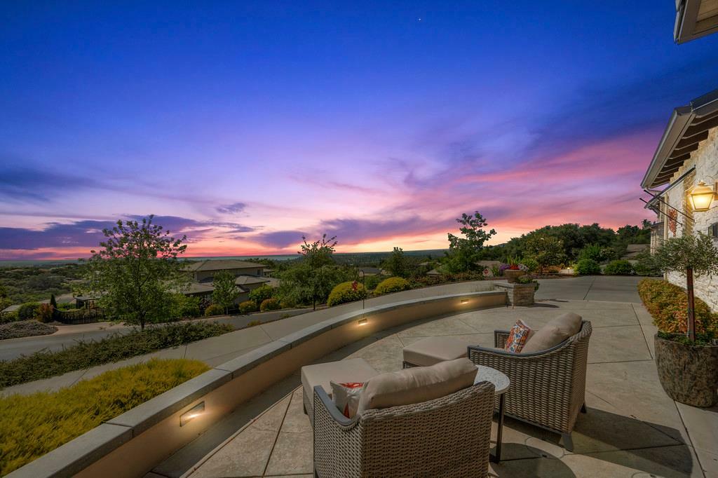 Property Photo: 567 Biltmore Court CA 95762