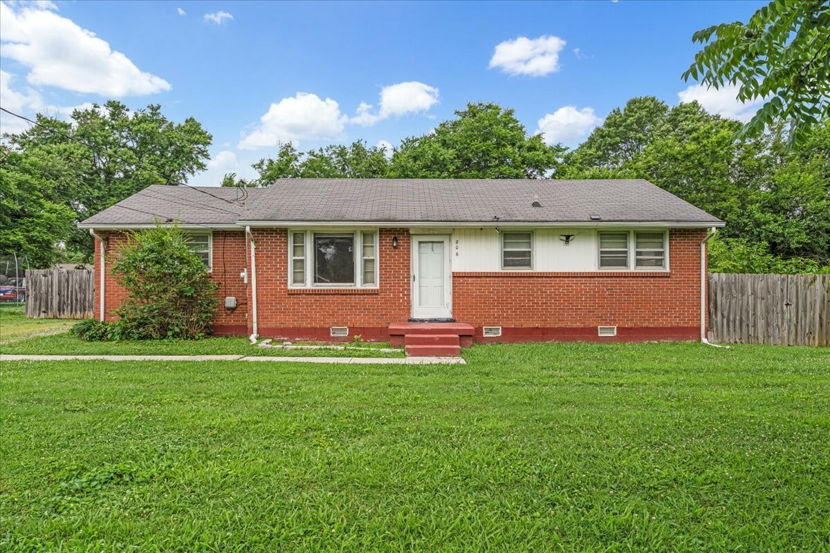Property Photo:  806 Hunt St  TN 37130 