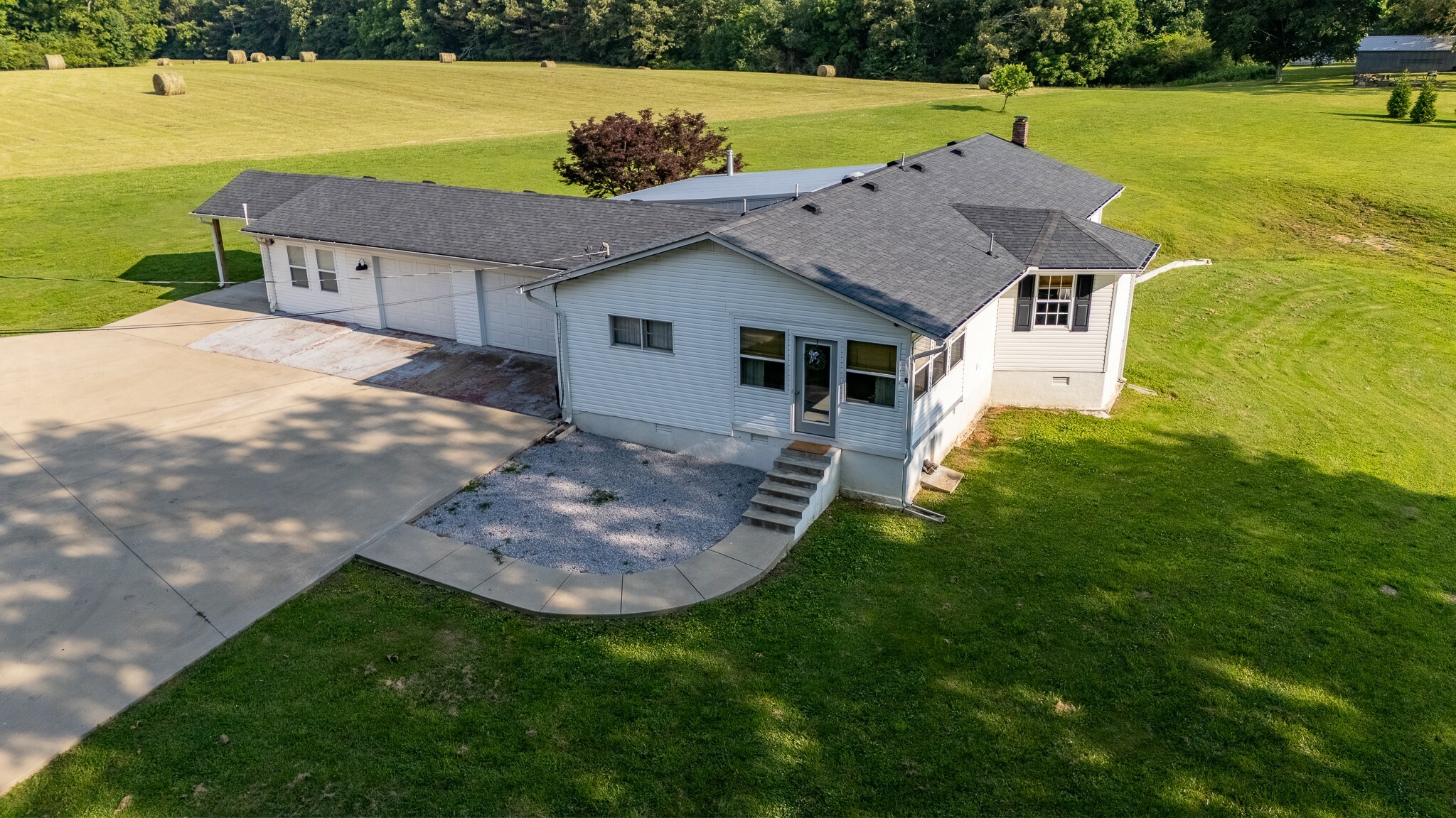 Property Photo: 876 W Point Rd TN 38464