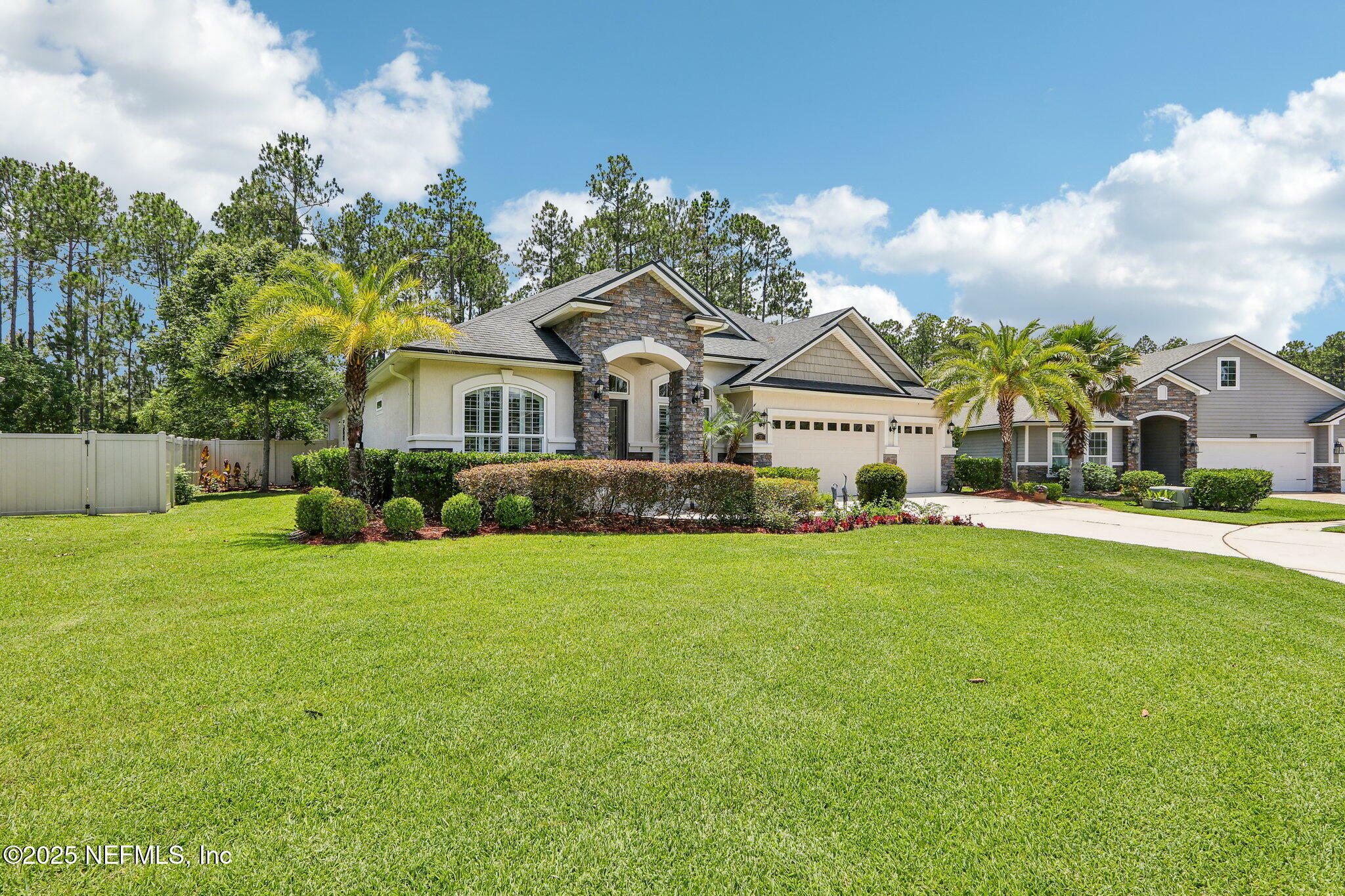 Property Photo: 33 Tinker Court FL 32259