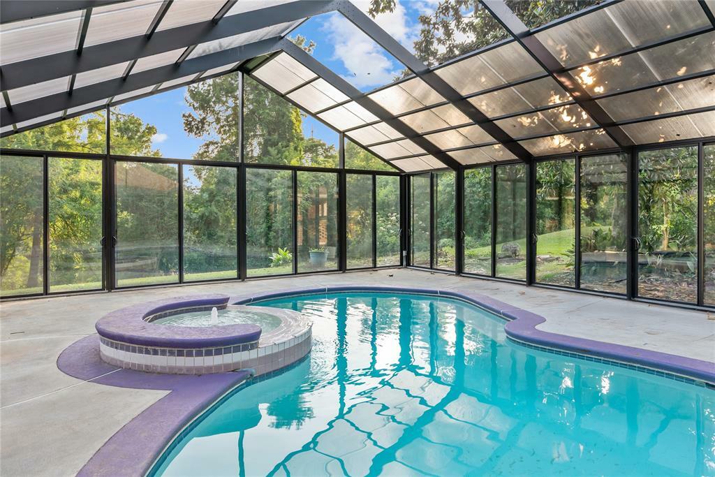 Property Photo: 937 Audubon Place LA 71105