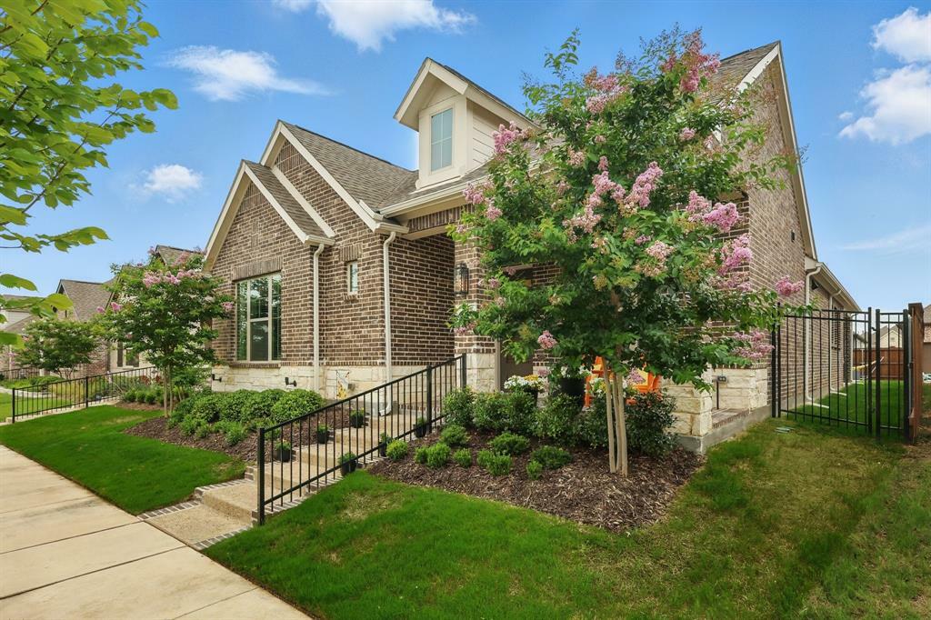 Property Photo: 4808 Emerald Grove TX 76005