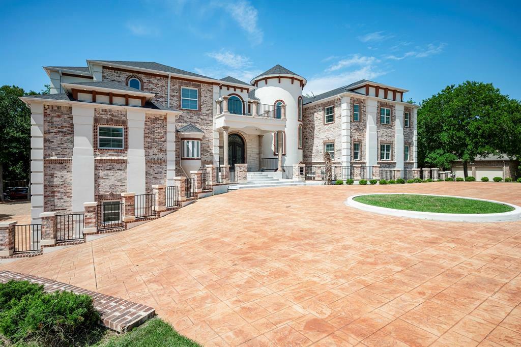 Property Photo: 2415 Amberleaf Court TX 75104