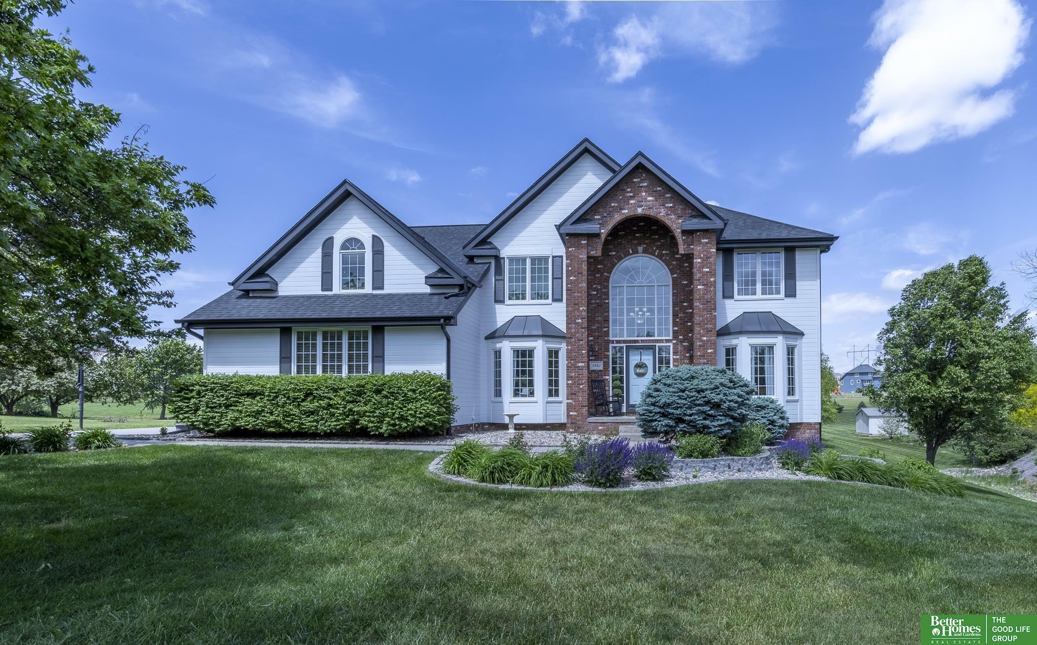 Property Photo: 3902 Fox Ridge Drive NE 68123