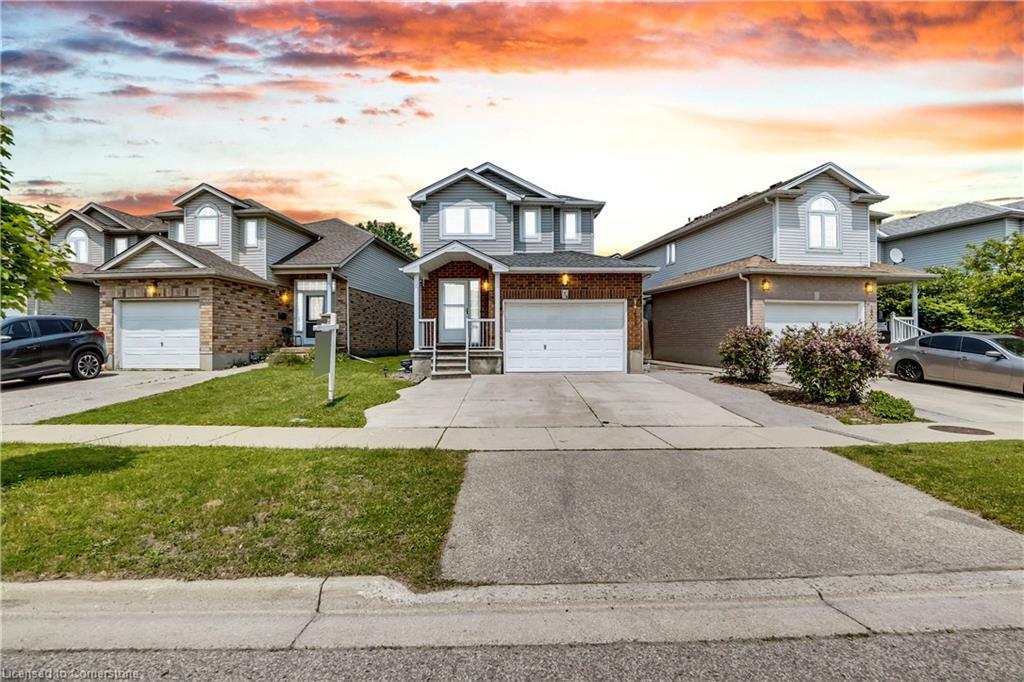 Photo de la propriété: 174 Wilderness Drive ON N2E 3R7