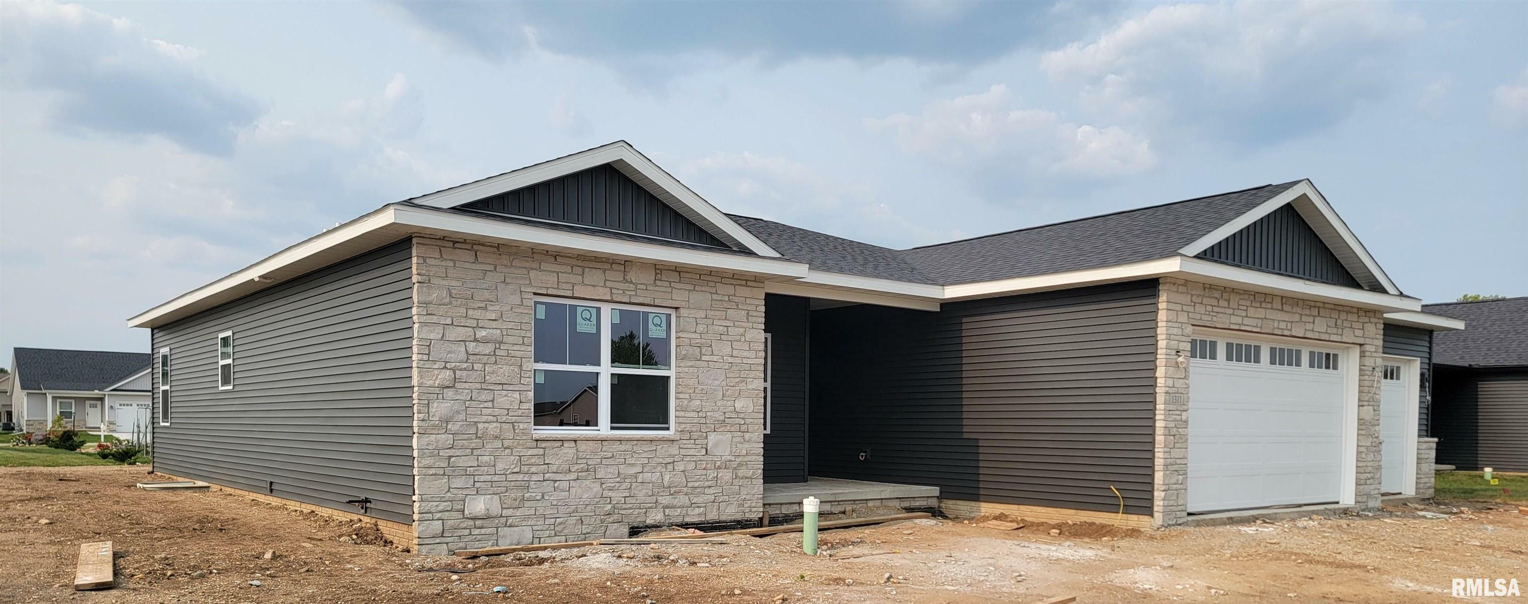Property Photo: 1311 Hillcrest Drive IL 61523