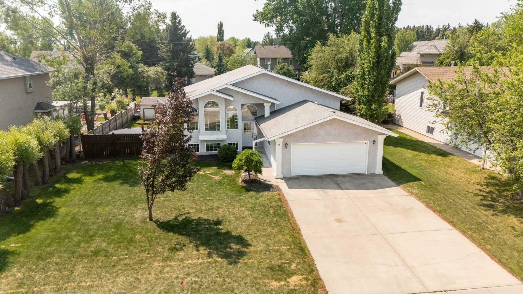74 Hathaway Lane  Lacombe AB T4L 1T5 photo