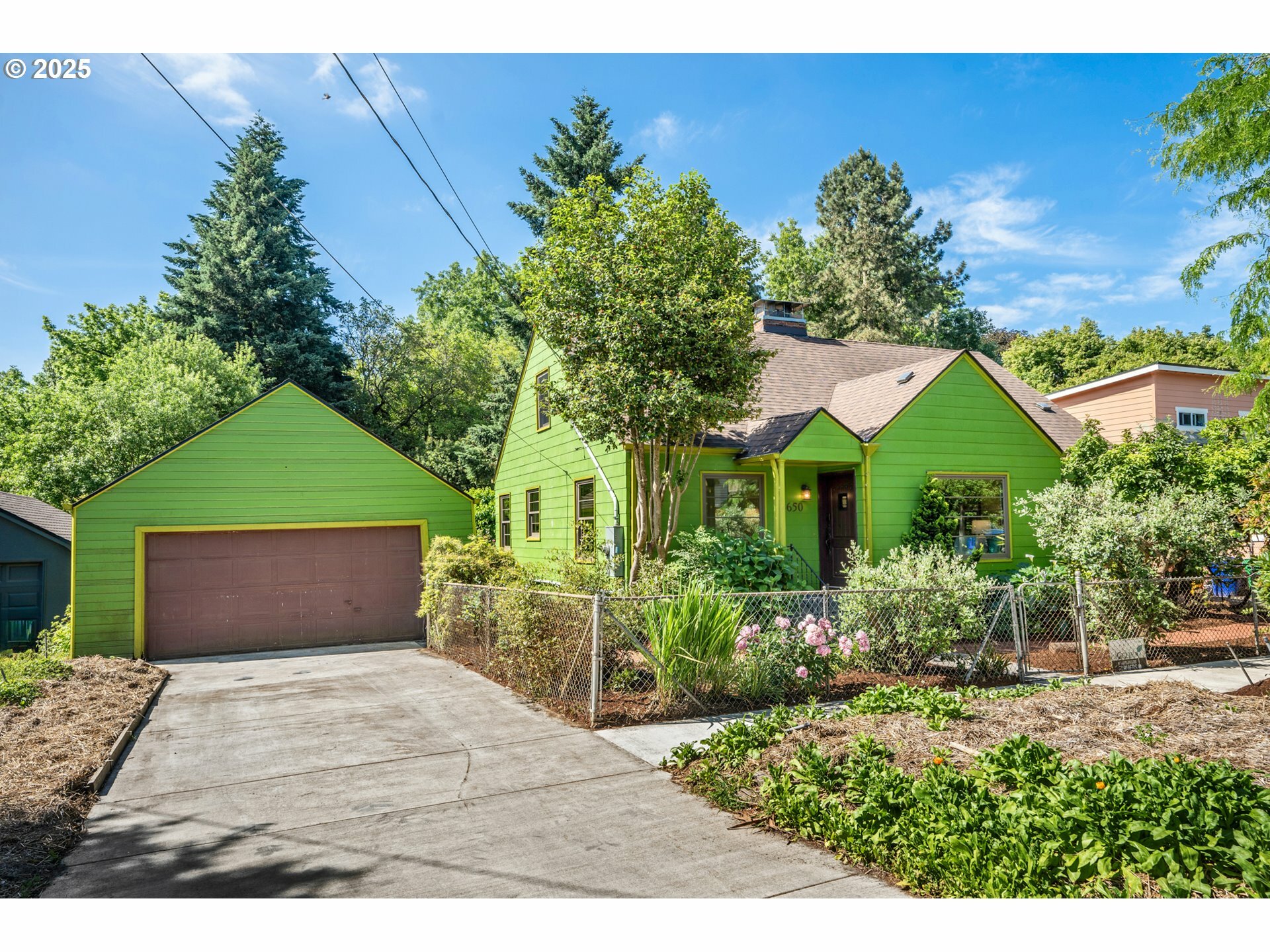 Property Photo: 4650 NE Simpson St OR 97218
