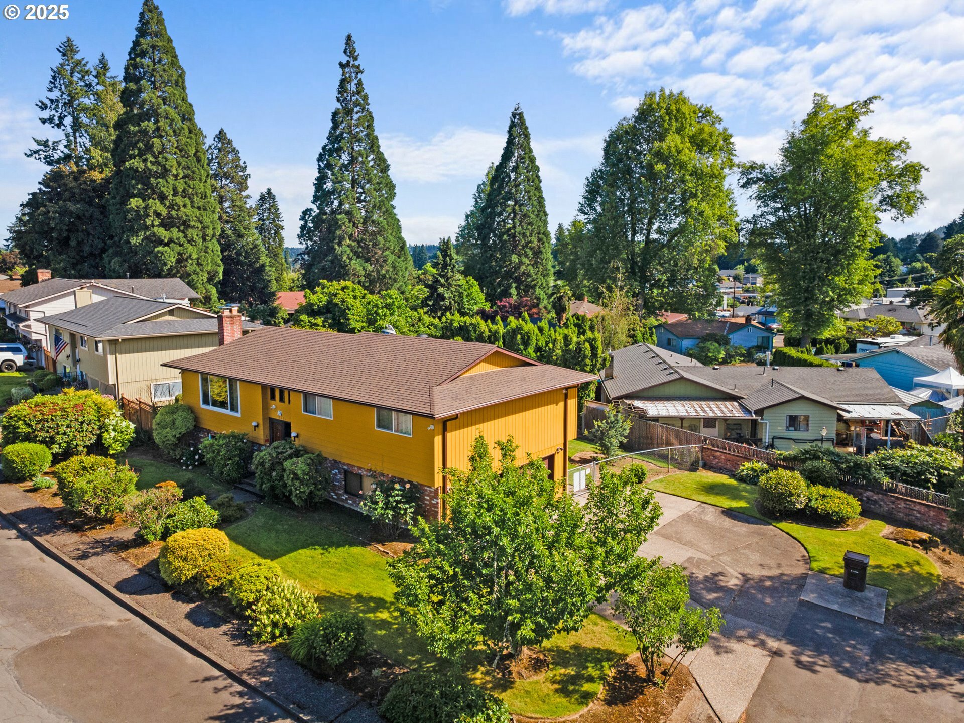Property Photo: 18345 Chris Ct OR 97027