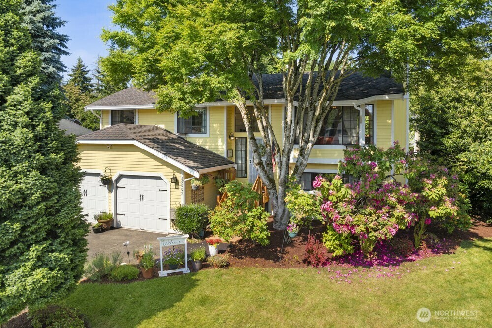 Property Photo:  25002  168th Place SE  WA 98042 