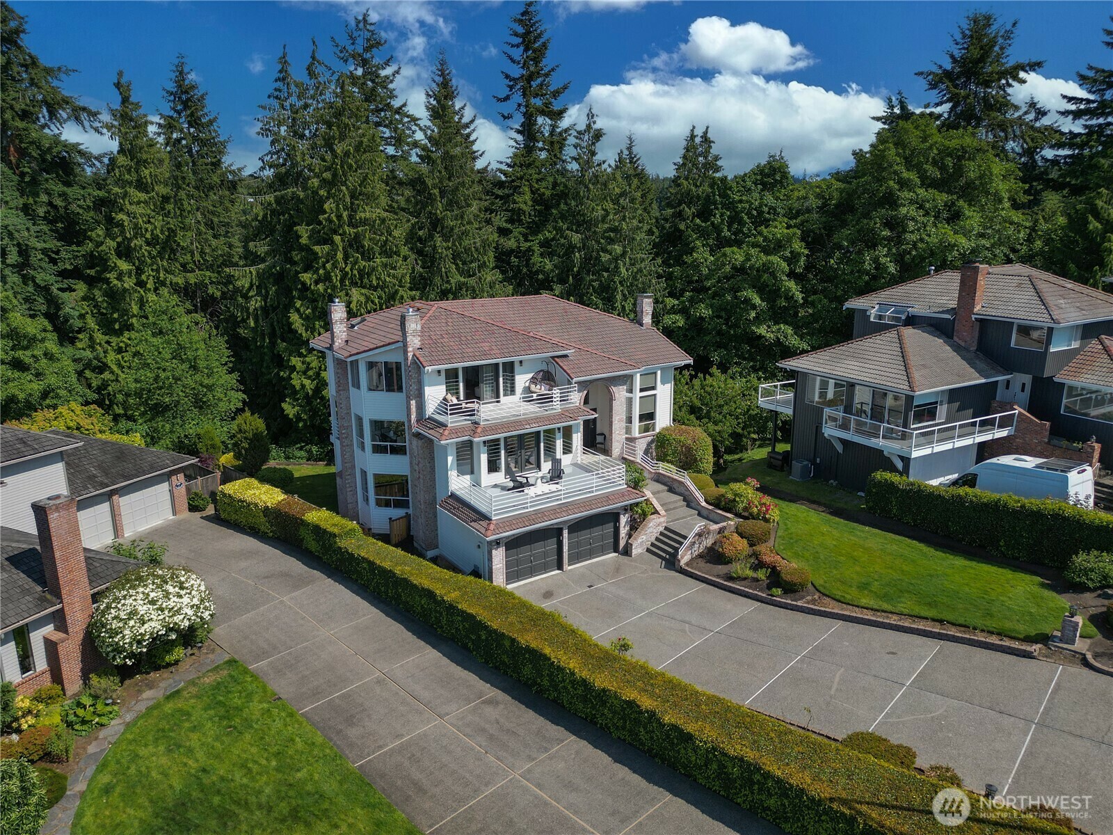Property Photo: 1621 Edgemoor Lane WA 98203