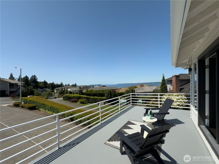 Property Photo: 1621 Edgemoor Lane WA 98203